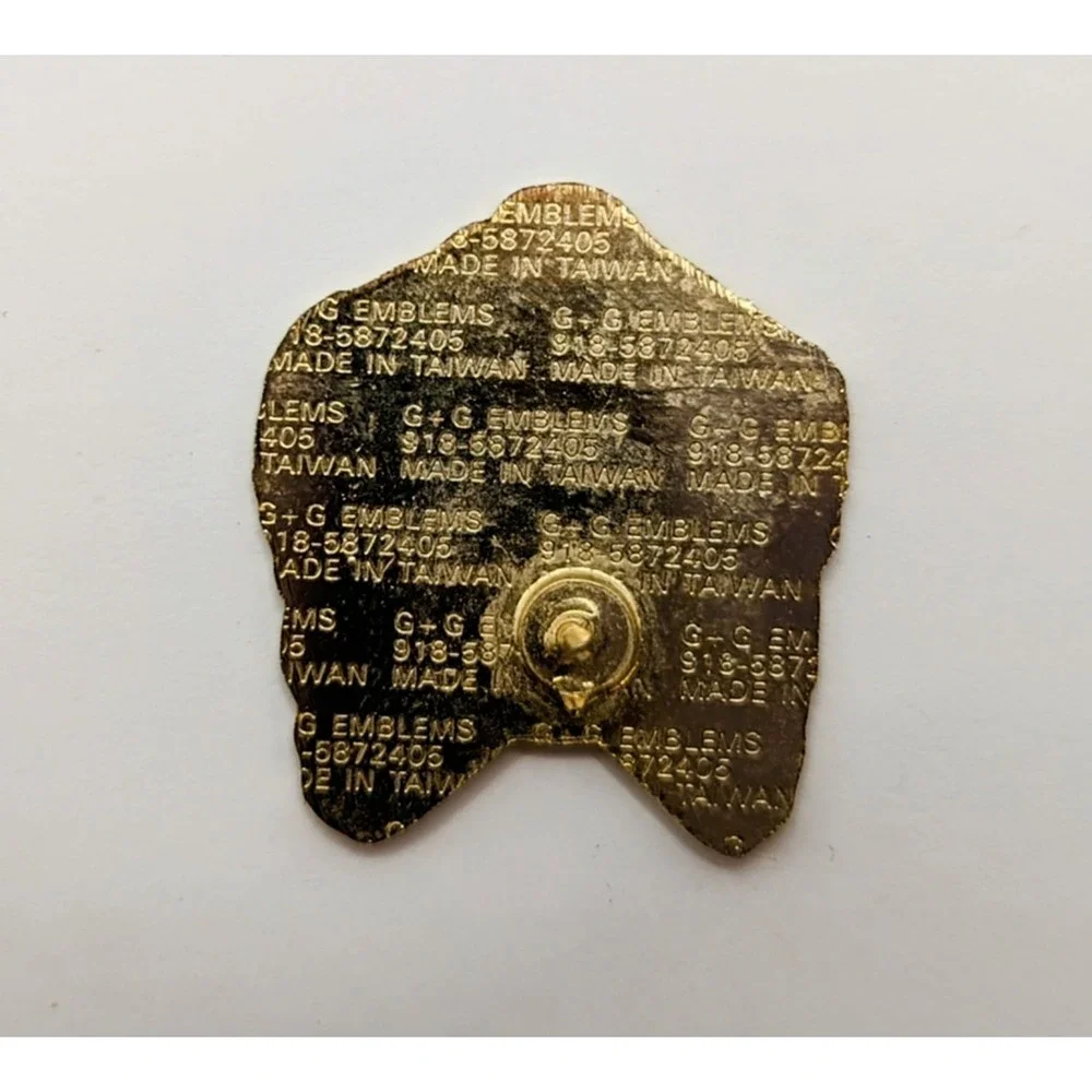 G+G Emblems Gold Wolf Souvenir Enamel Lapel Pin